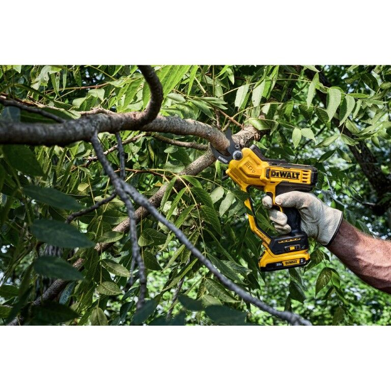 DEWALT 20-V Max Battery Powered Pruner, 1 1/2 in. (Tool Only)
