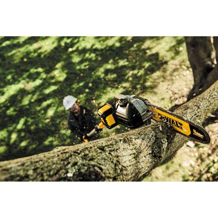 DEWALT 20-V Max XR 8 in. Battery Powered Brushless Pole Saw Kit
