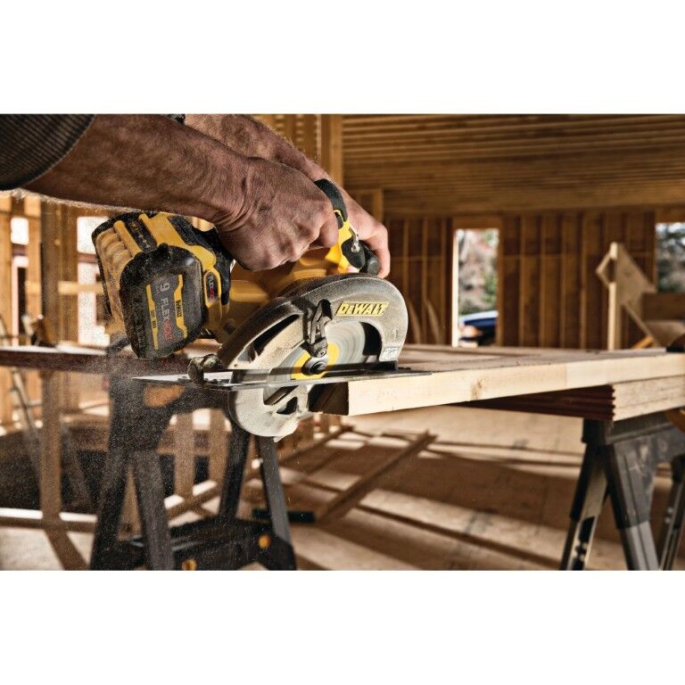 DEWALT FlexVolt 60-V Max Brushless Circular Saw With Brake, 7 1/4-In (Tool Only)