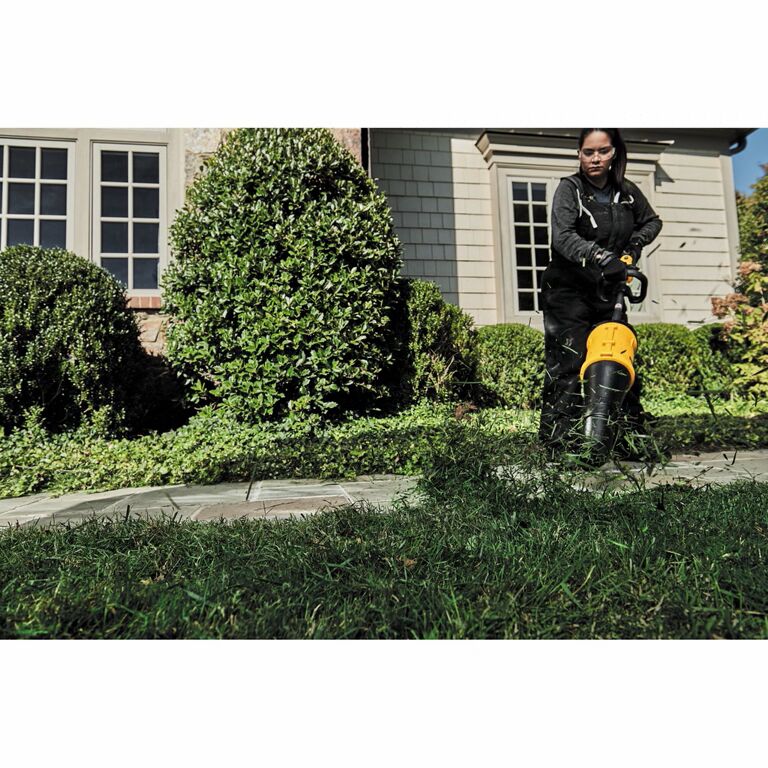 60V MAX* 17-In Brushless Attachment Capable String Trimmer Kit