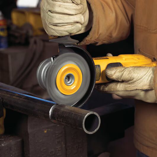 DEWALT HP Carbon Stringer Wire Wheel, 4-In x 5/8-11-In