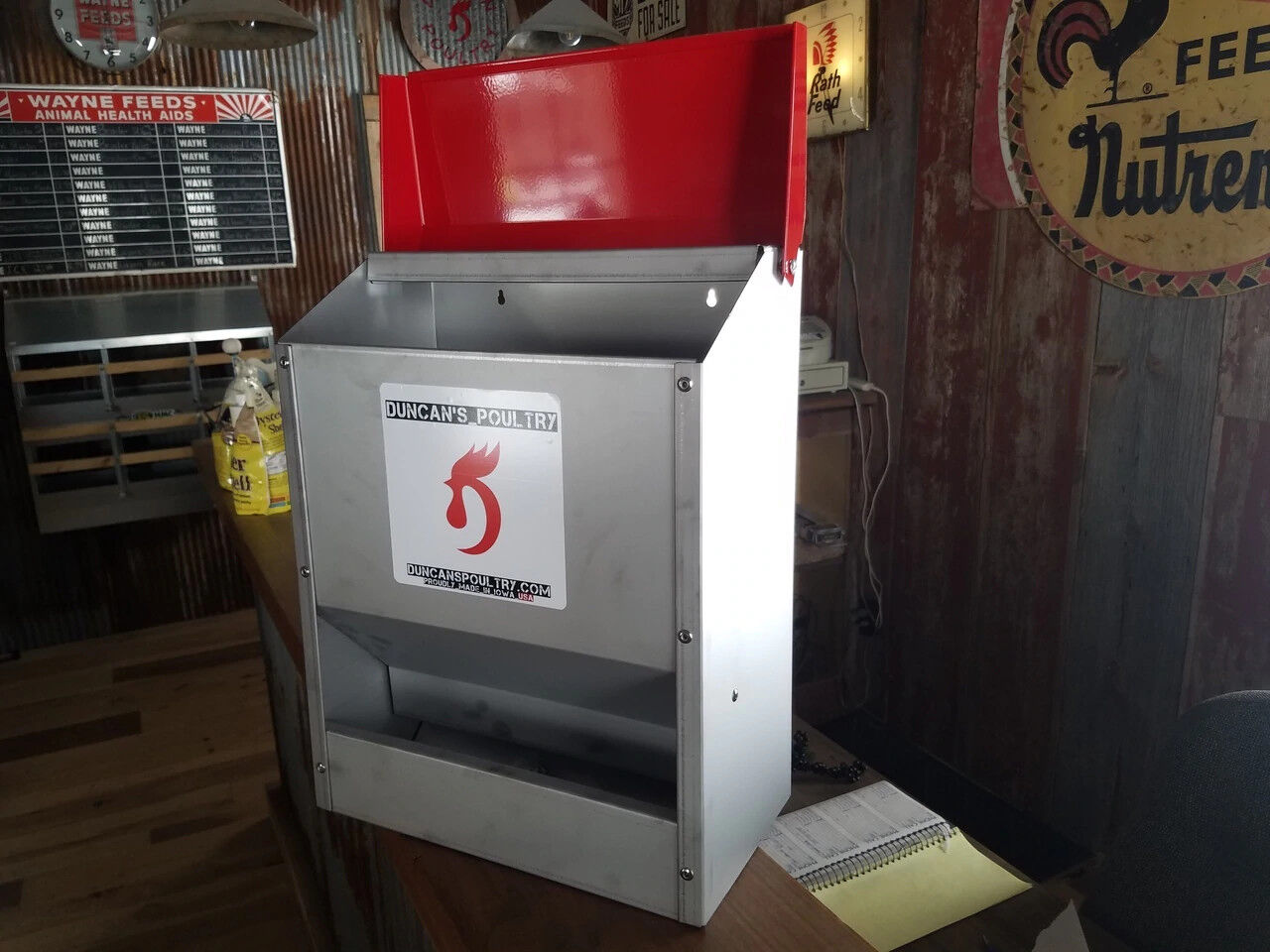 Duncan's Poultry Space Saver Wall Feeder, 30-Lb
