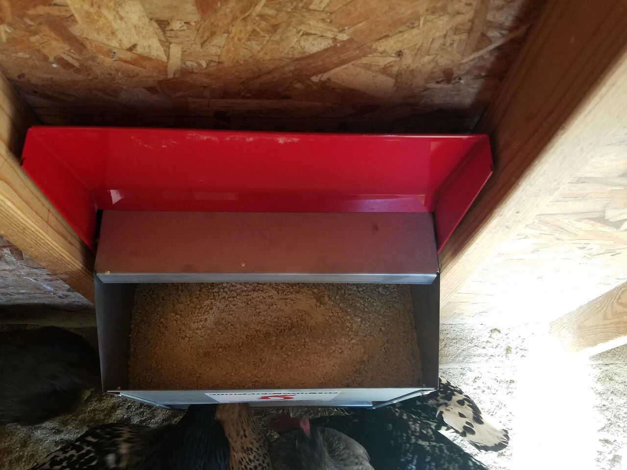 Duncan's Poultry Space Saver Wall Feeder, 30-Lb