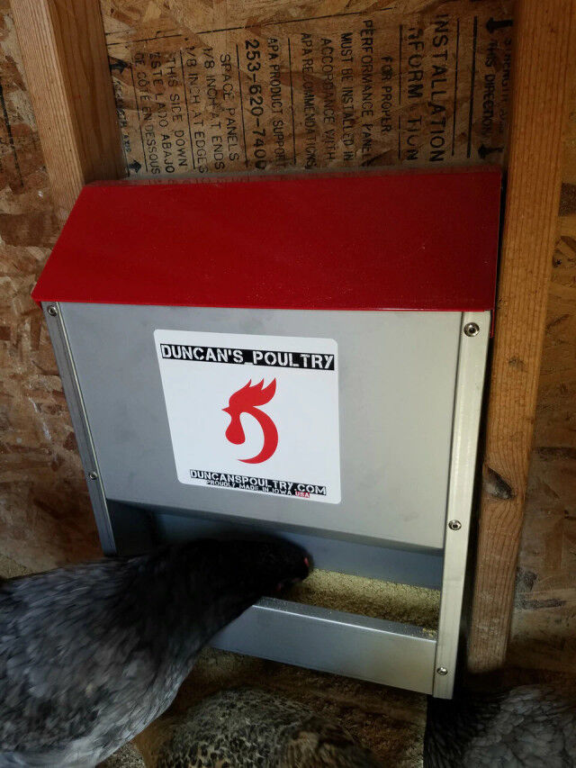 Duncan's Poultry Space Saver Wall Feeder, 30-Lb