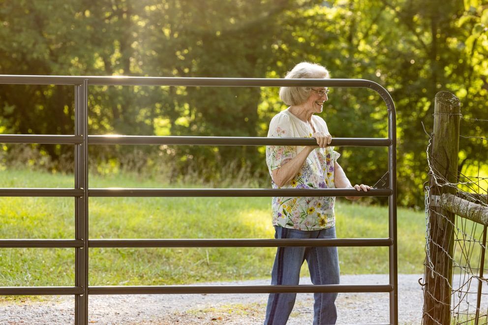 Behlen Country Gray The Heritage Round Corner Gate, 16-Ft x 50-In