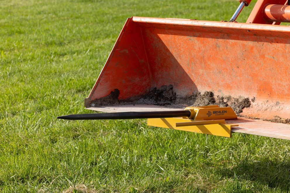 Behlen Country Bucket Bale Spear, 2000-Lb