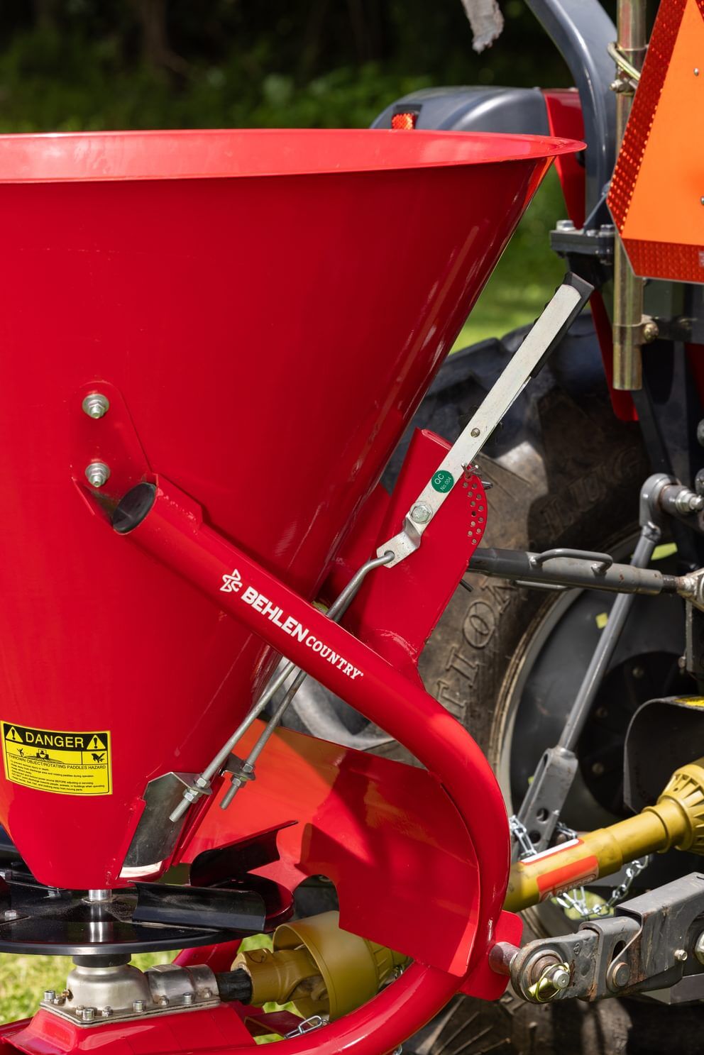 Behlen Country Red Steek 3-Point Spreader, 850-Lb
