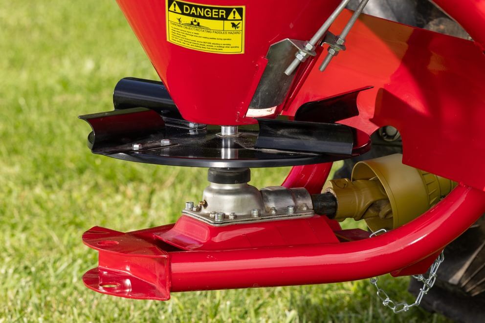 Behlen Country Red Steek 3-Point Spreader, 850-Lb