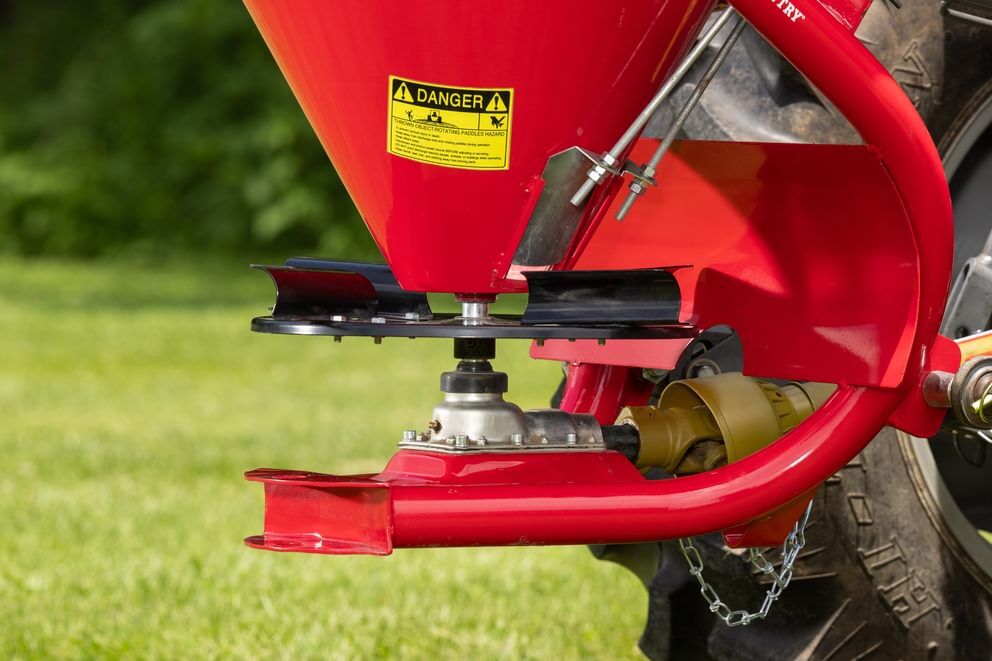Behlen Country Red Steek 3-Point Spreader, 850-Lb