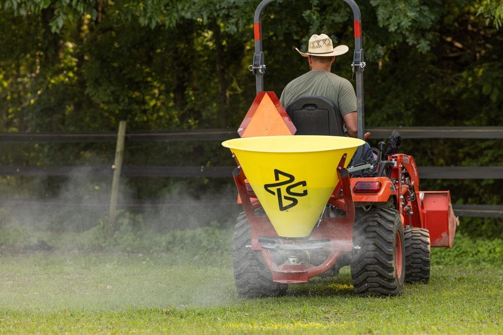 Behlen Country Red Steek 3-Point Spreader, 850-Lb