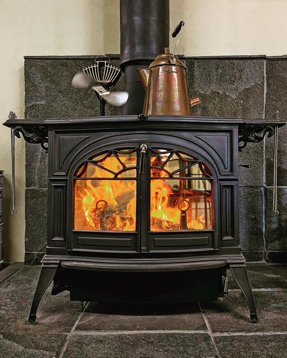 Vermont Castings Defiant Wood-Burning Stove In Majolica Brown Enamel