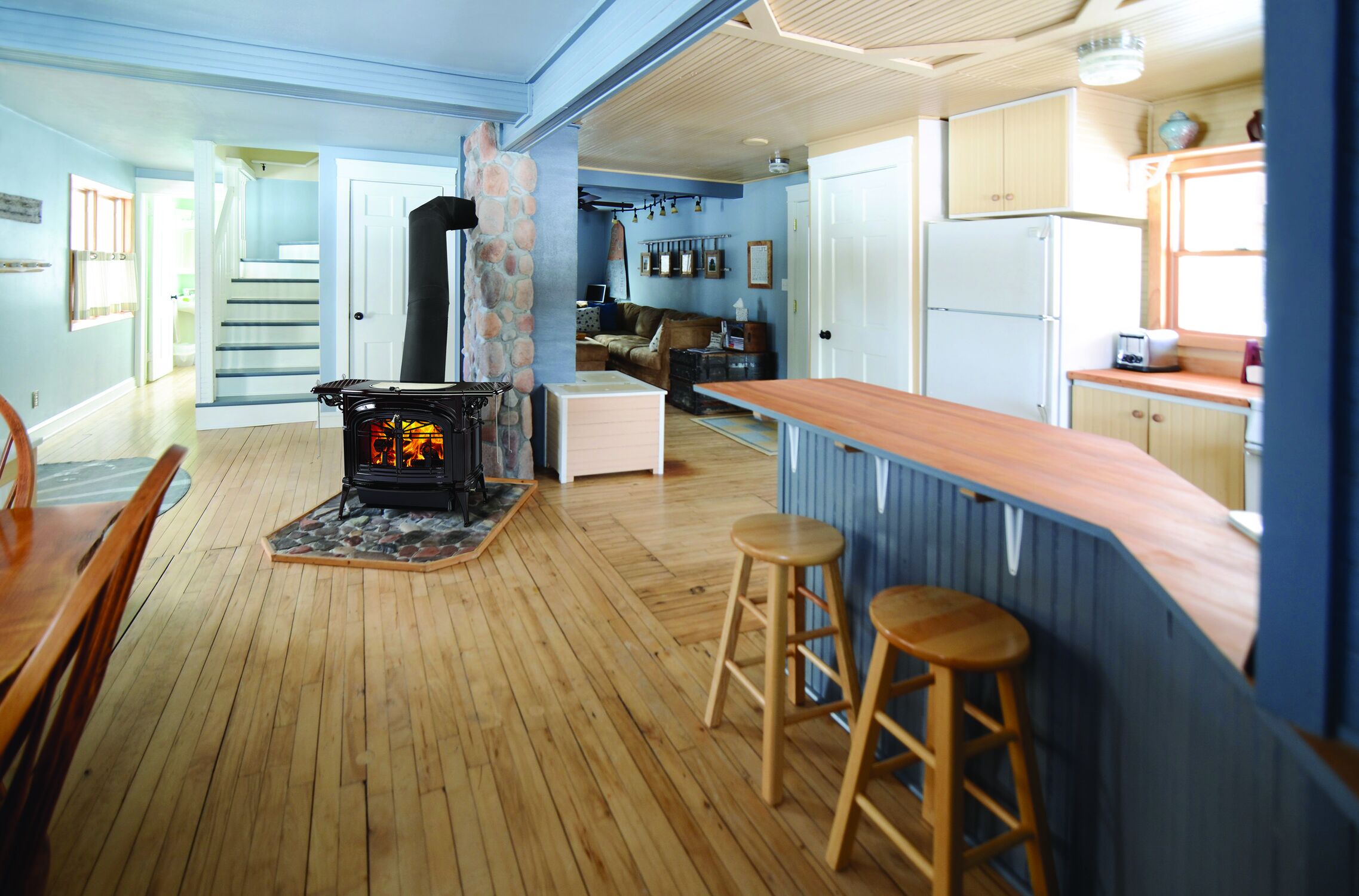 Vermont Castings Encore Wood-Burning Stove In Porcelain Twilight