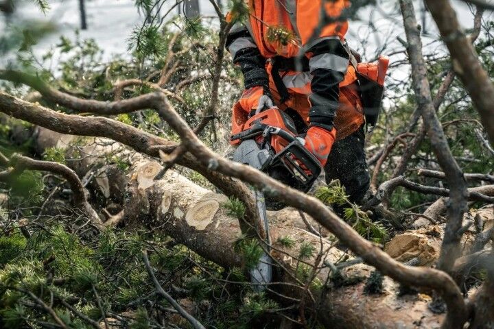 Husqvarna X-Cut SP33G Semi-Chisel Saw Chain, .325 in. Pitch, .050 in. Gauge, 72-DL, 18 in.