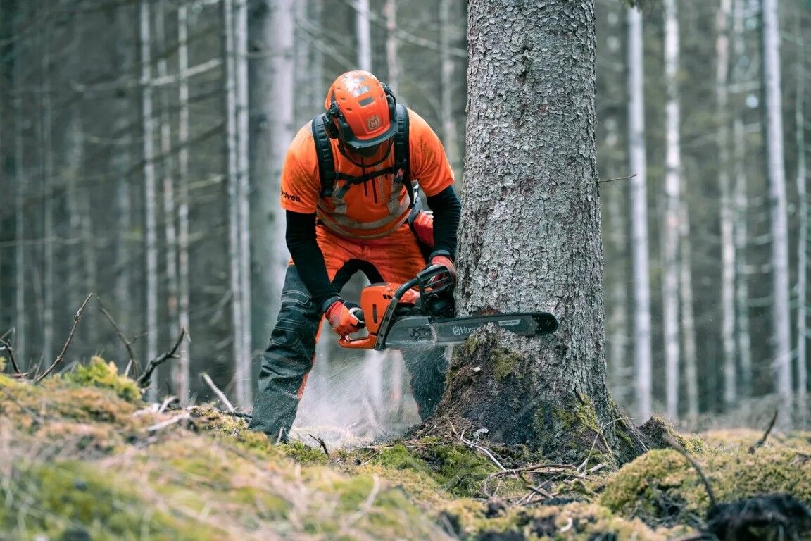 Husqvarna 572 XP 24 in. Gas Chainsaw