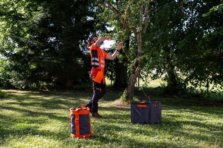 Husqvarna T535i XP 12 in. Battery Powered Chainsaw (Tool Only)