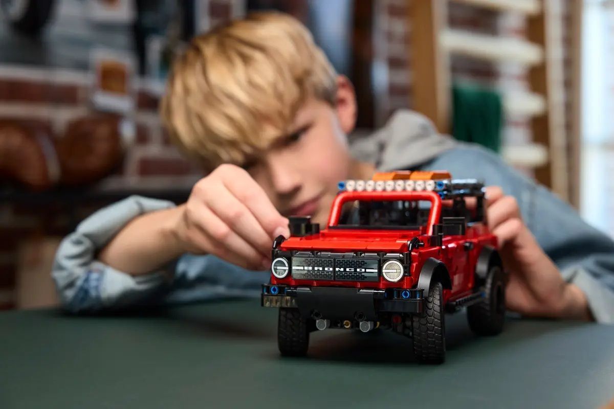 LEGO Technic Ford Bronco SUV