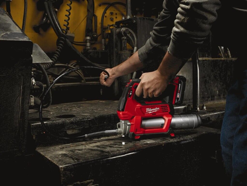 Milwaukee M18 2-Speed Grease Gun Kit
