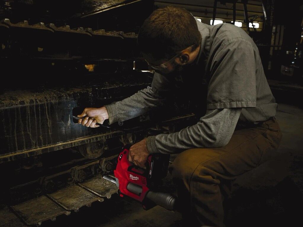 Milwaukee M18 2-Speed Grease Gun Kit