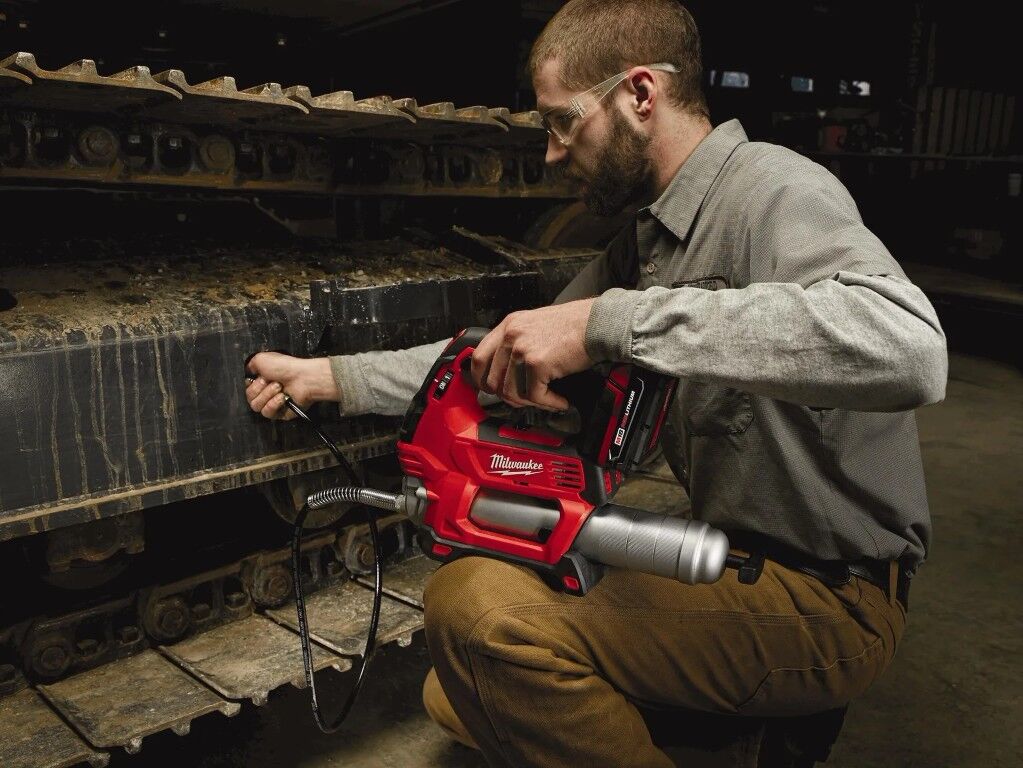 Milwaukee M18 2-Speed Grease Gun Kit