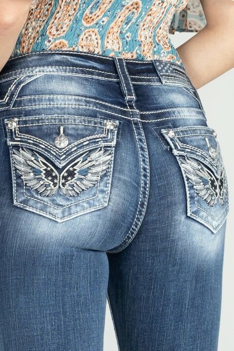 Miss Me Women's Bold Wing Capri