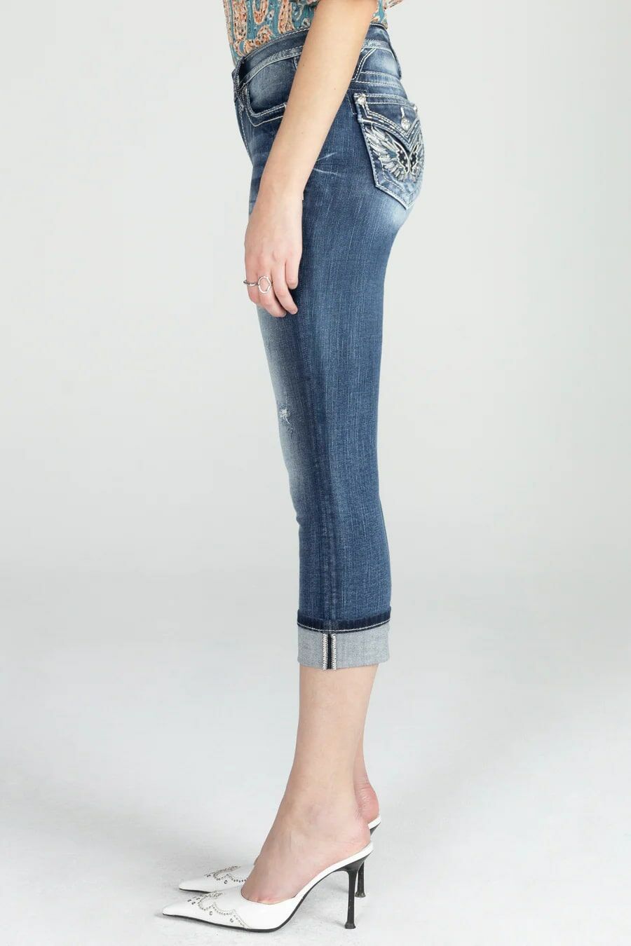 Miss Me Women's Bold Wing Capri