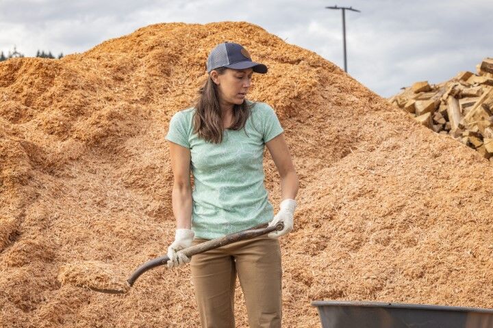 Noble Outfitters Women's Goatskin Leather Work Glove in Cream