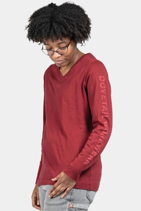 Dovetail Workwear Women's Long Sleeve V-Neck Tee in Currant