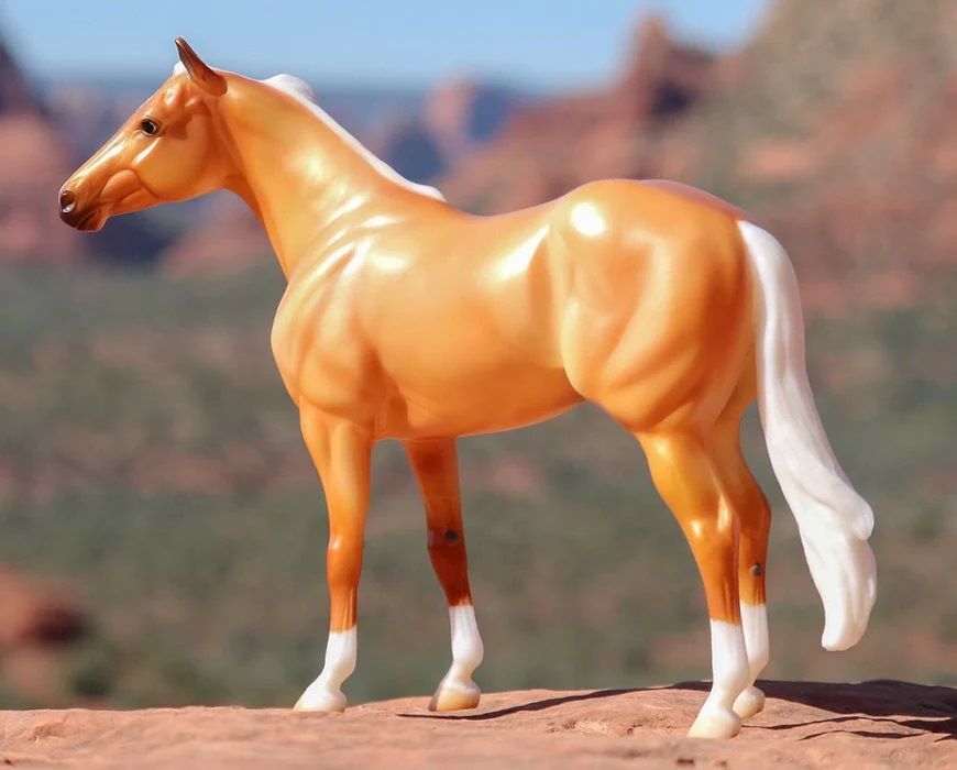 Breyer The Ideal Series, Palomino Toy Horse