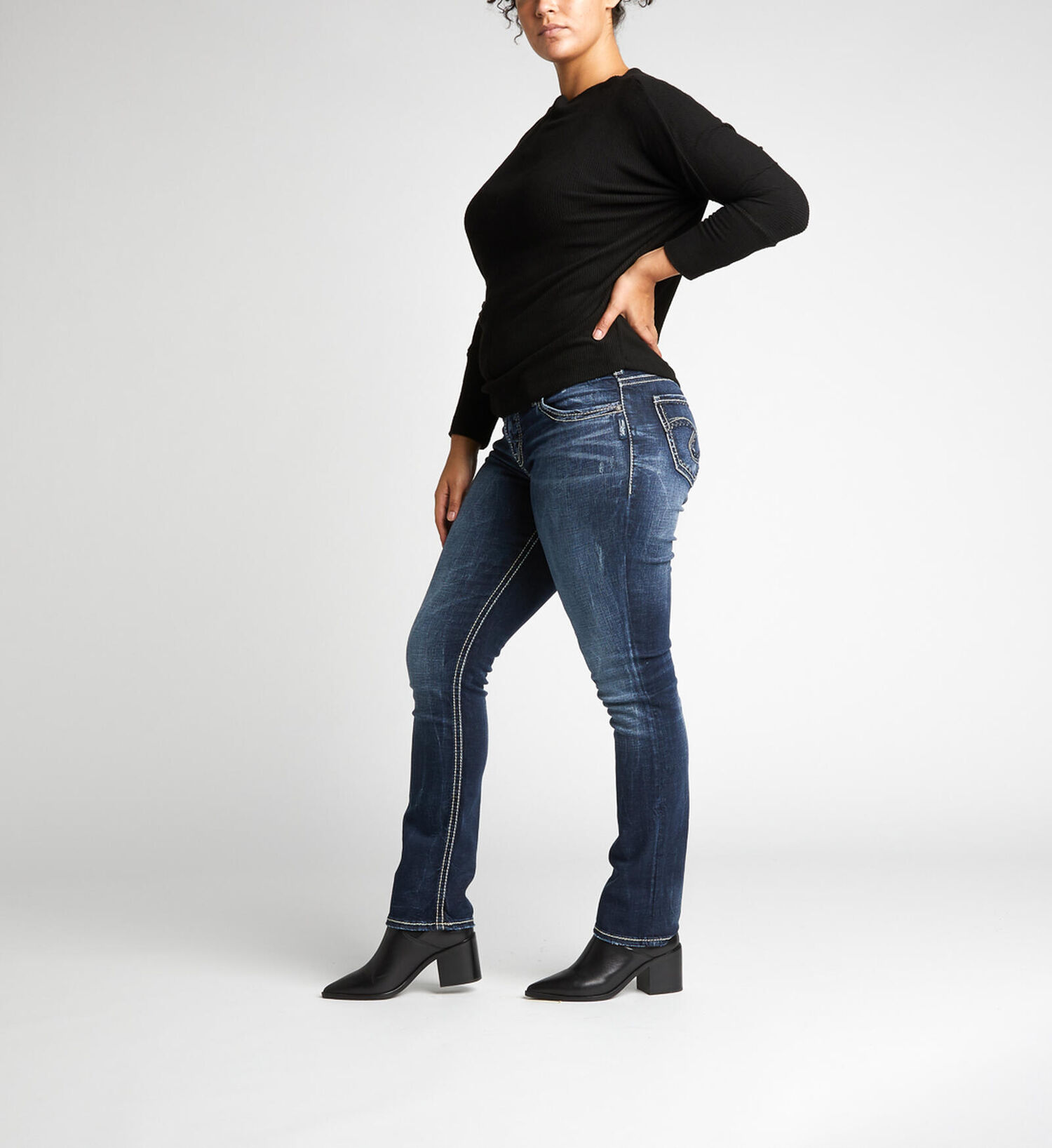 Silver Jeans Co. Women's Suki Mid Rise Straight Leg Jeans Plus Size in Indigo