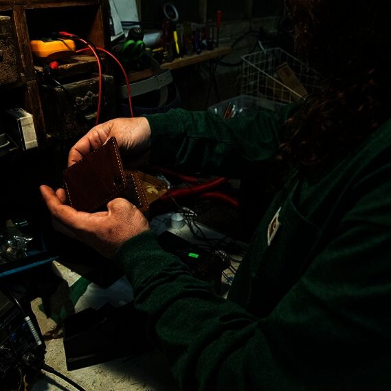 Carhartt Women's Rugged Patina Leather Wallet in Brown