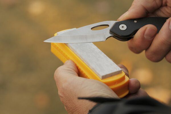 Smith's Natural Arkansas Sharpening Stone With Base, 4-In