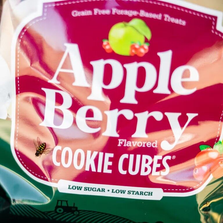 Standlee Premium Western Forage Apple Berry Cookie Cubes Horse Treats, 5-Lb