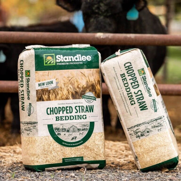 Standlee Premium Products Certified Chopped Straw Bedding, 25-Lb