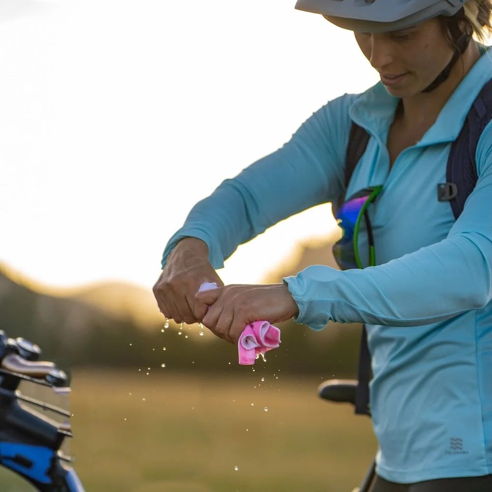 Fieldsheer Hydrologic Cooling Towel in Pink