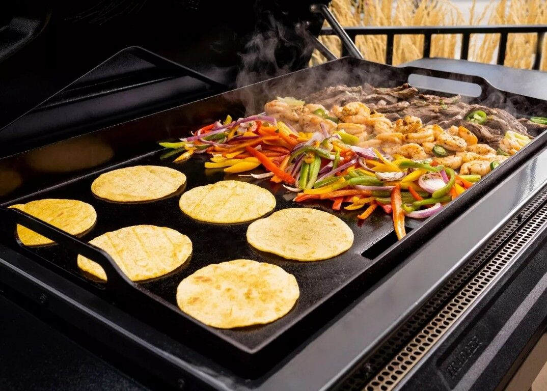 Traeger Flatrock 3-Burner Propane Griddle