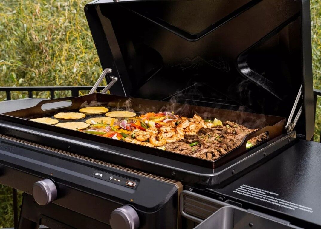 Traeger Flatrock 3-Burner Propane Griddle