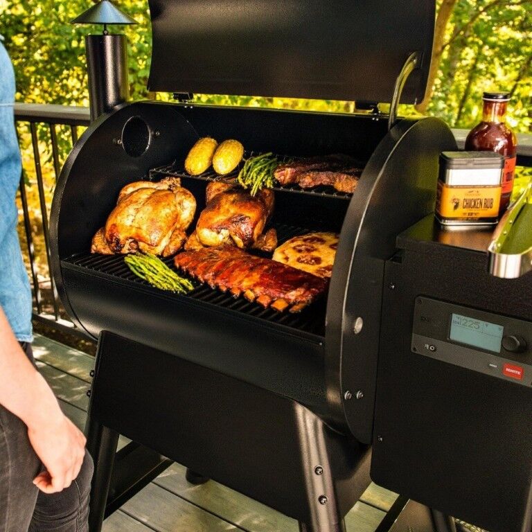 Traeger Pro 575 Bronze Pellet Grill With WiFIRE