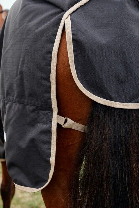 Weatherbeeta Black Saxon Defiant 1200D Standard Neck Medium Turnout Blanket, 75-In