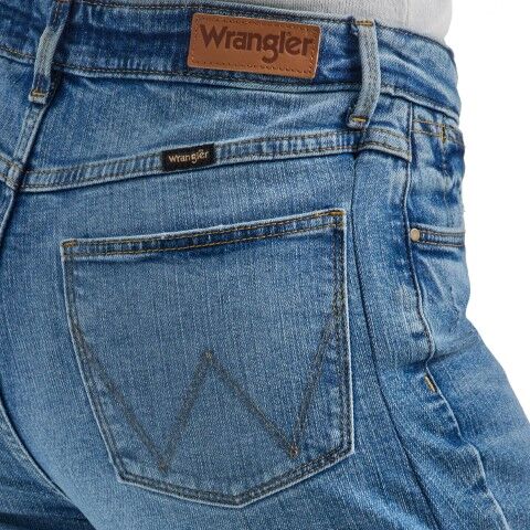 Wrangler Women's High Rise Straight Crop Jean inMedium Wash