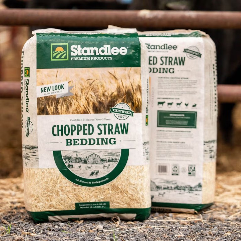 Standlee Premium Products Certified Chopped Straw Bedding, 25-Lb